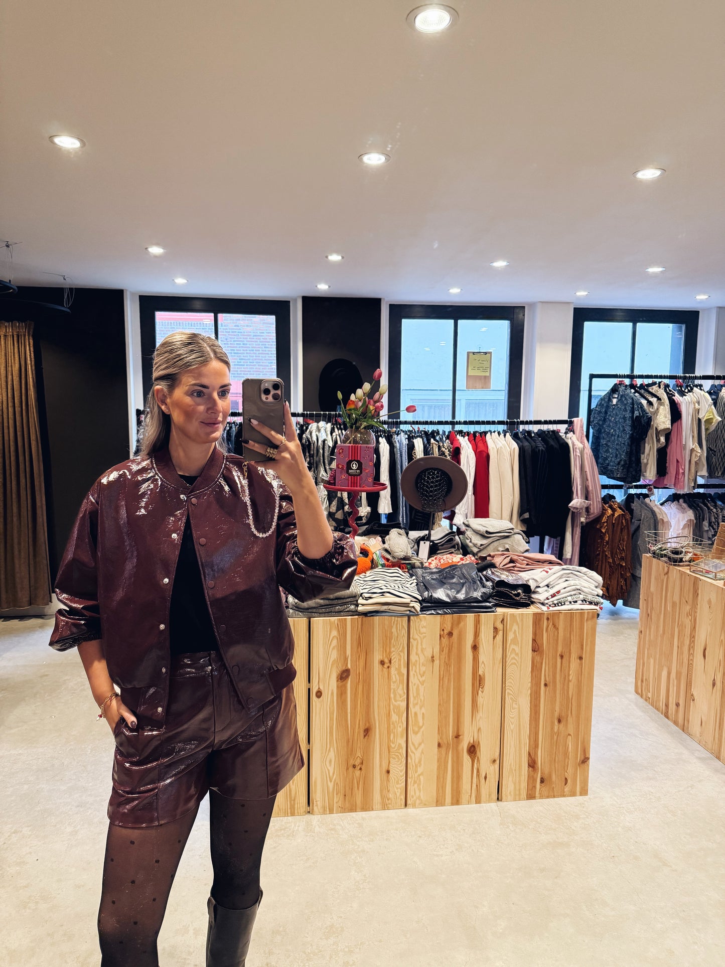 FÍ Dokkum | Selma Bordeaux Imitatieleren Bomberjack - Lak/Glans