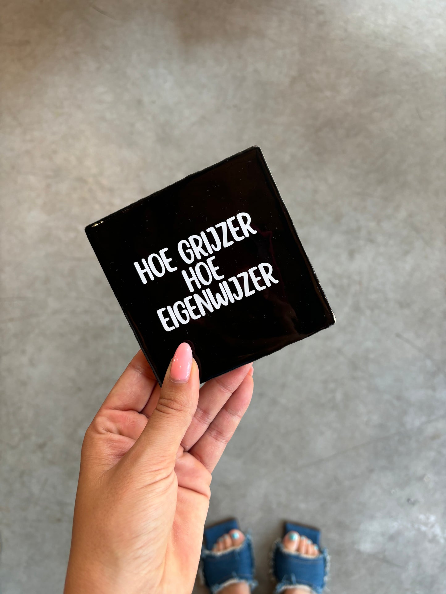 FÍ | Tegeltje (Hoe grijzer hoe eigenwijzer)