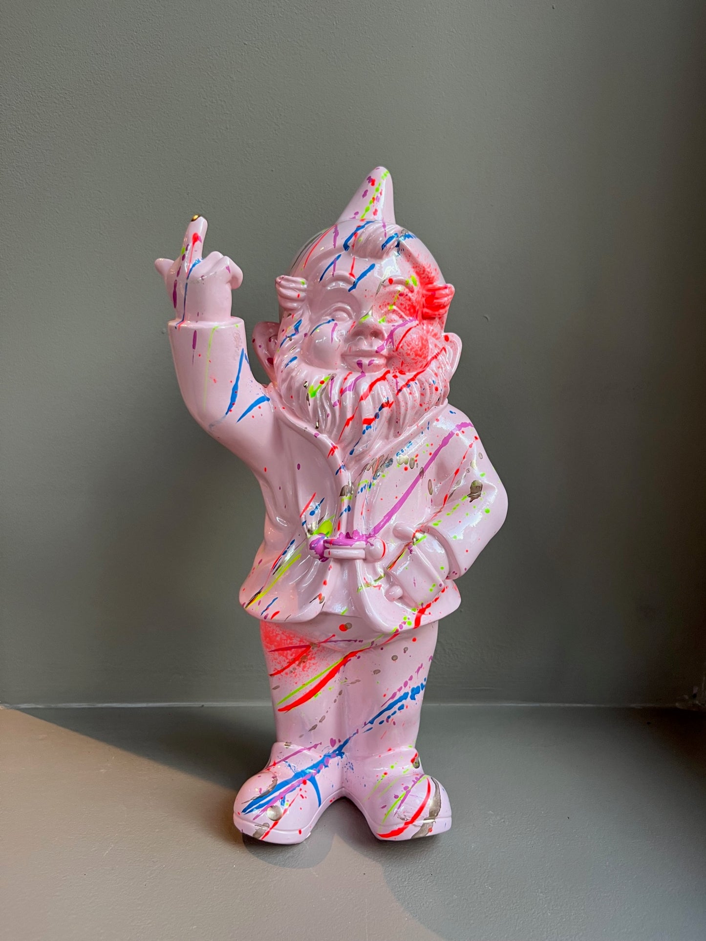 Kabouter Middelvinger - Graffiti Pink