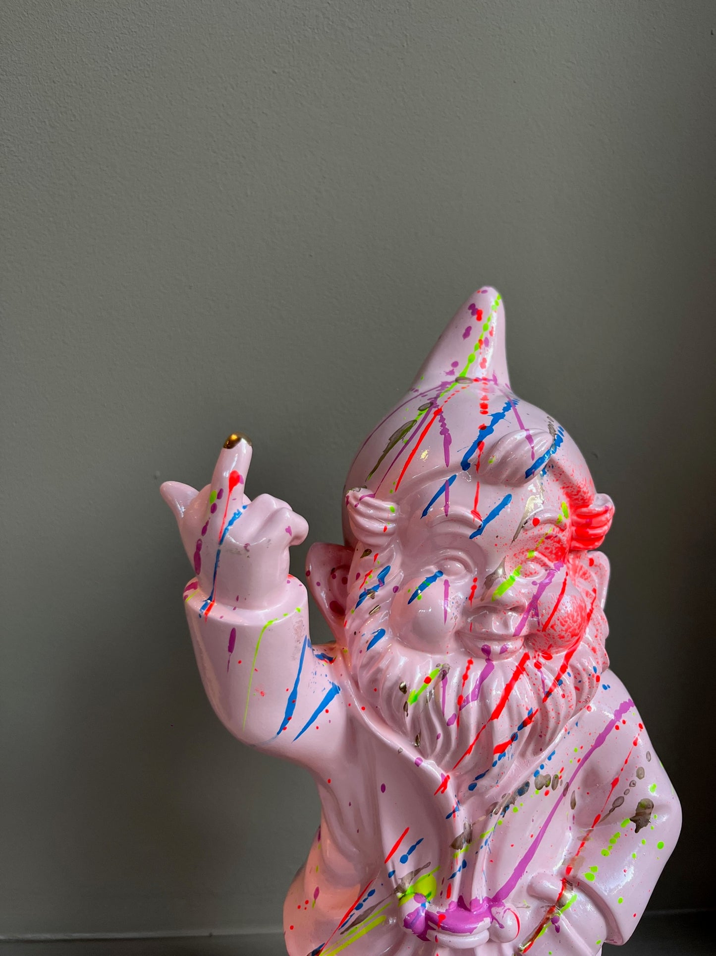 Kabouter Middelvinger - Graffiti Pink