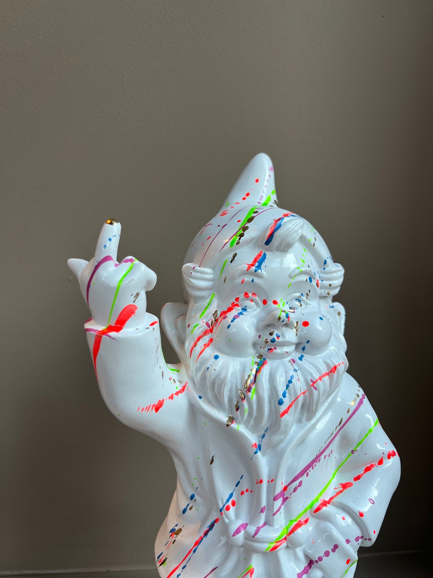 Kabouter Middelvinger - Graffiti White