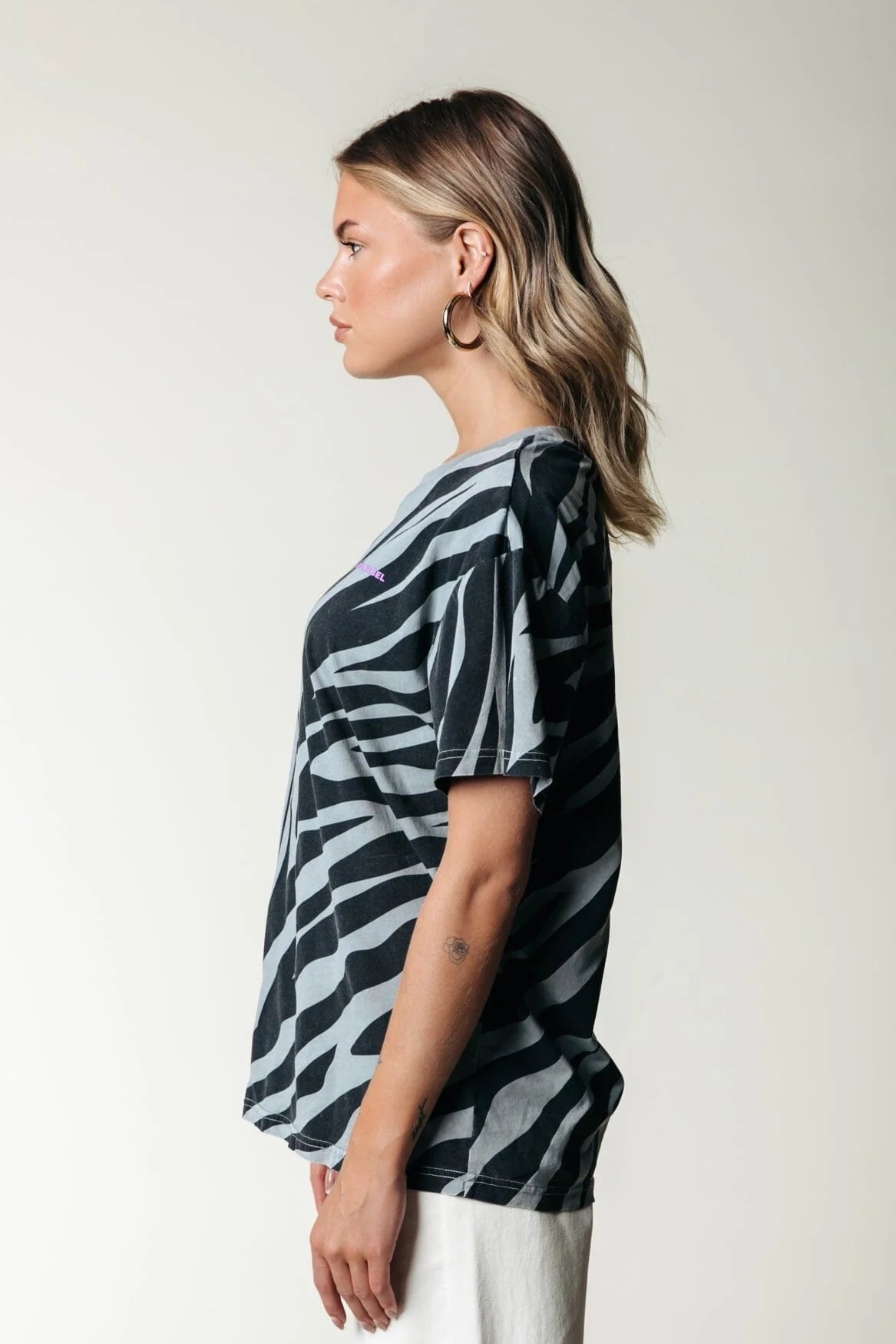 Colourful Rebel | Zebra Acid Wash T-Shirt - Light Grey (WT116594)