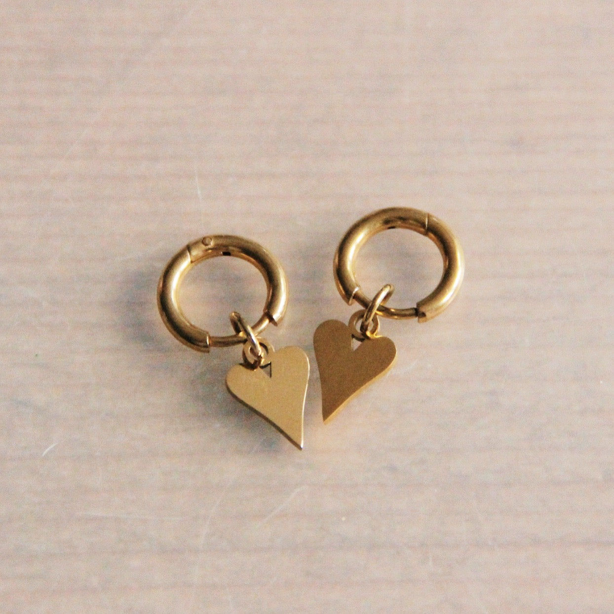 Bazou | RVS creool met hartje – goud – CB3152