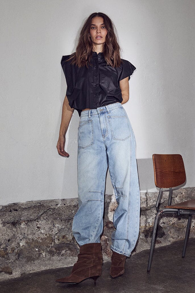 Haute L'amitié | Barrel Front Pocket Tall Jeans - Bleached Denim
