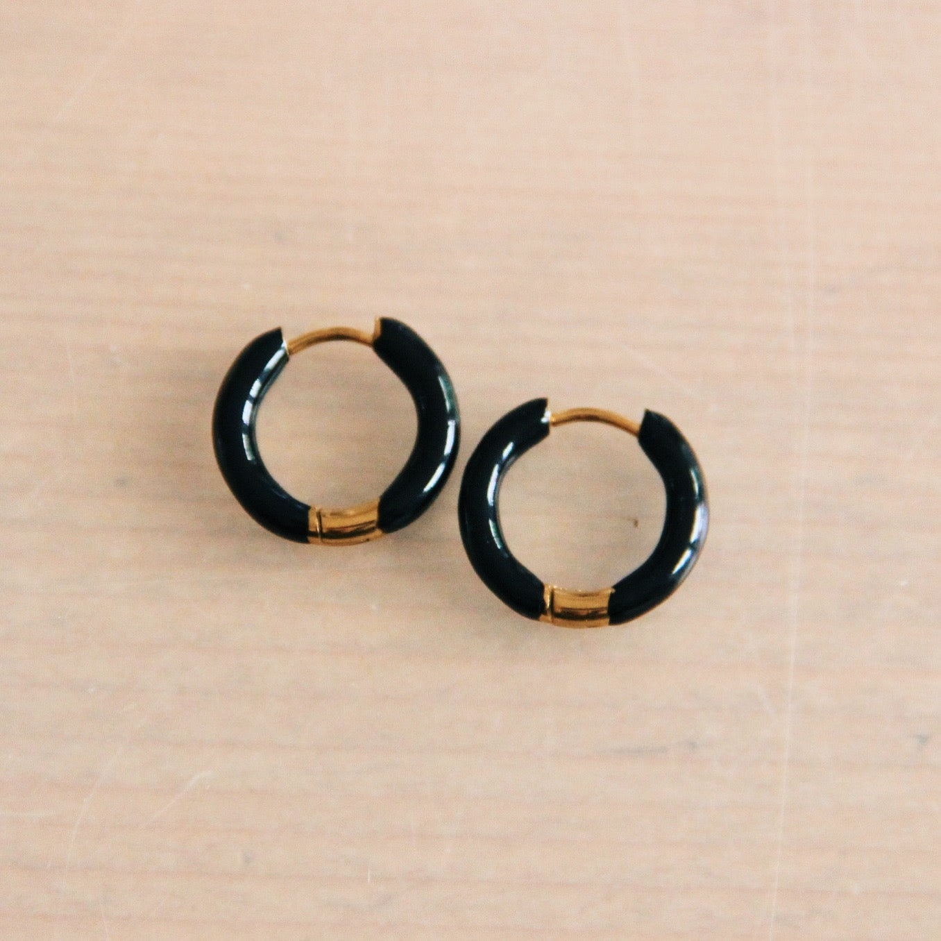 Bazou | RVS gekleurde creool 16mm – zwart/goud – EA565