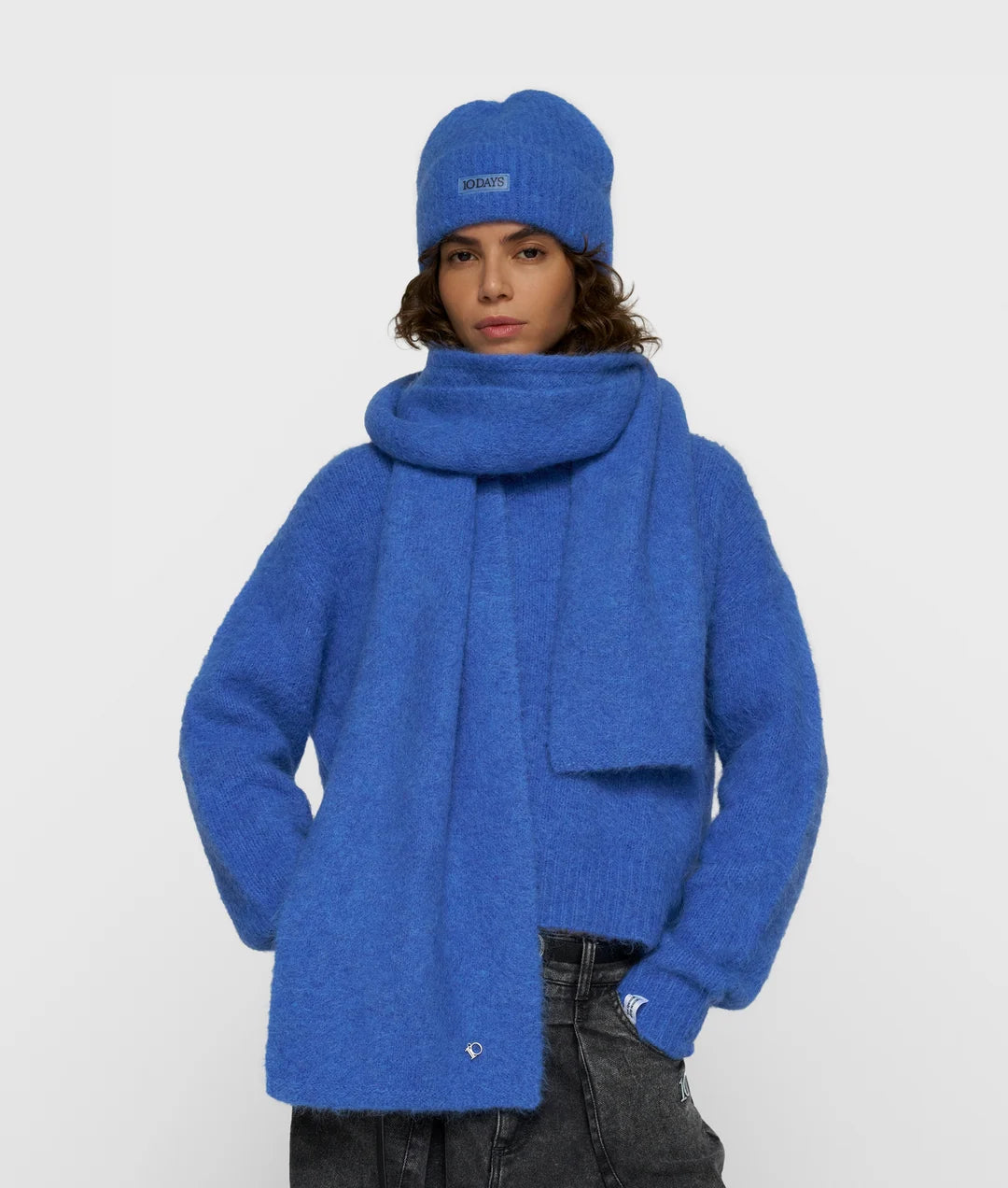 10DAYS | Hairy knit scarf - ultramarin