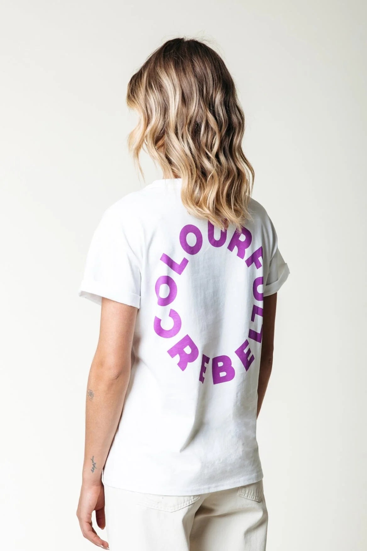 Colourful Rebel | Logo Circle T-shirt - Standard white (WT115939)
