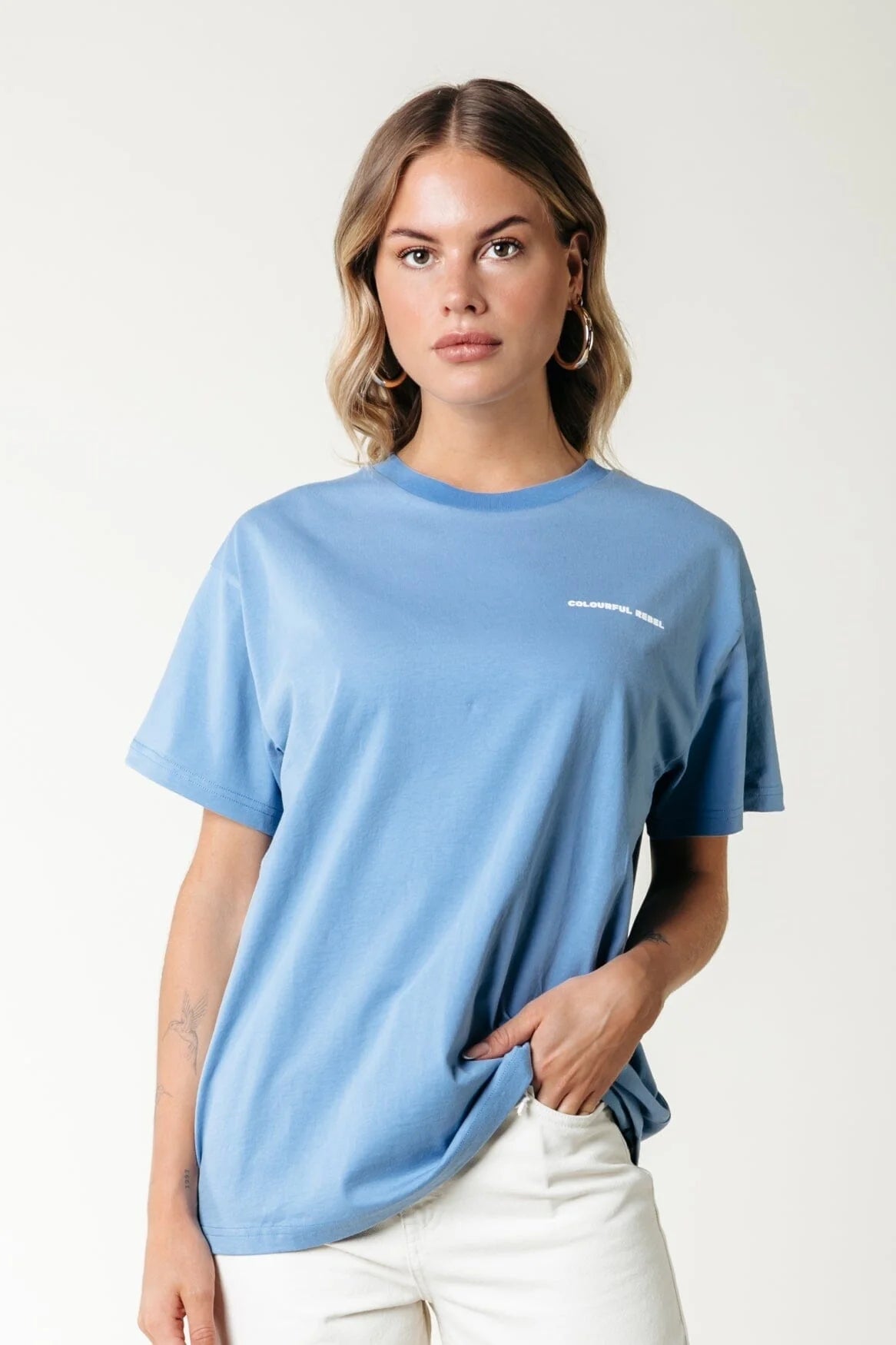 Colourful Rebel | Logo Globe T-shirt - Light Grey Blue (WT116854)