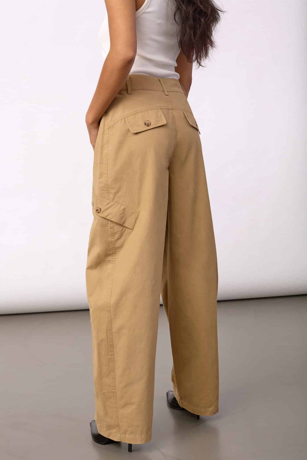 Co'Couture | EvelynCC Barrel Pant - Sand