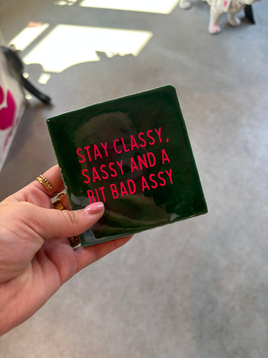 FÍ | Tegeltje (Stay classy, sassy and a bit bad assy)