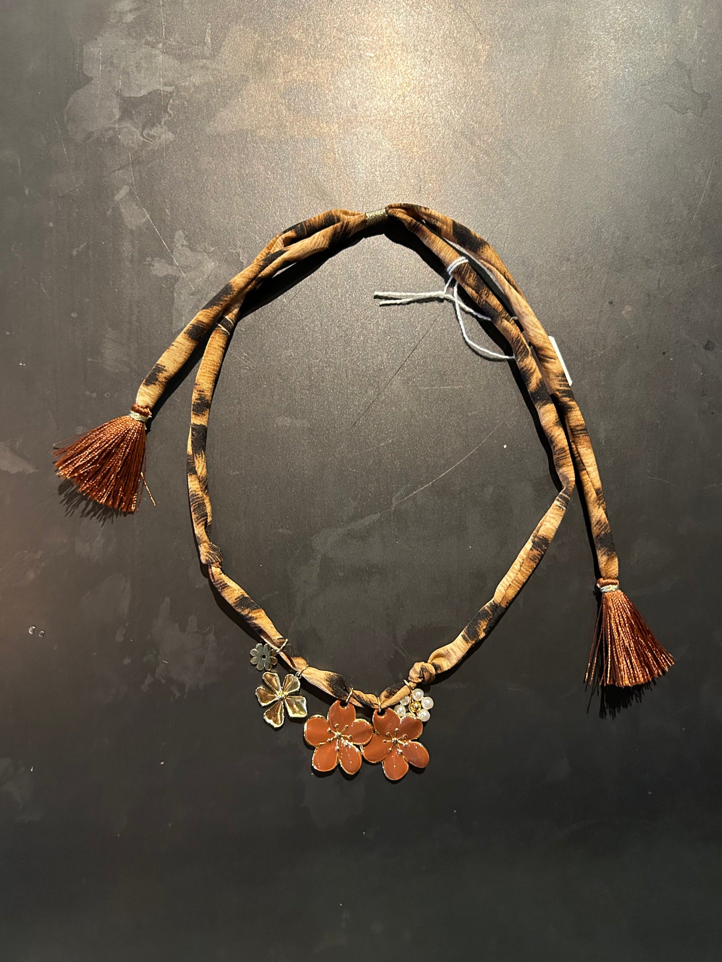 FÍ Sieraden | Panter Ketting met Bloemetjes - oranje