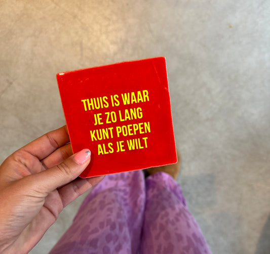 FÍ | Tegeltje (THUIS IS WAAR JE ZO LANG KUNT POEPEN ALS JE WILT)