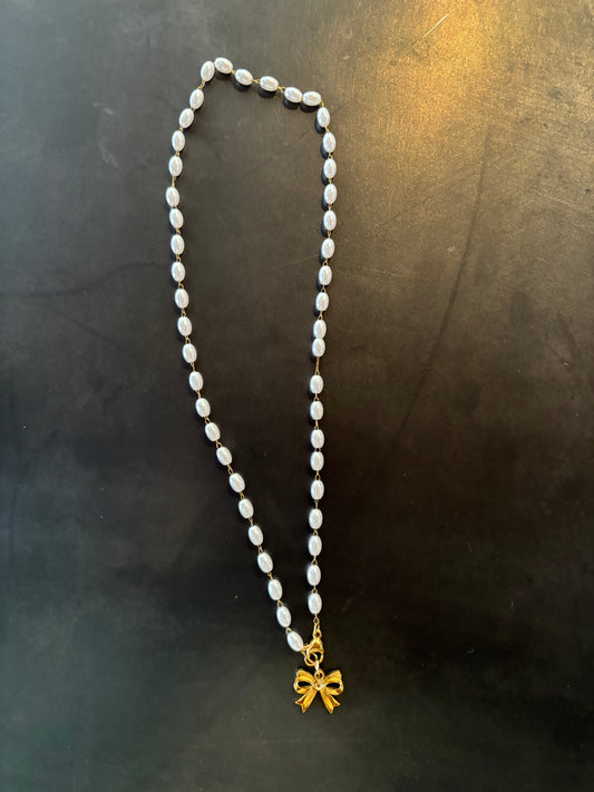Rocky Rosa | Parelketting met strik